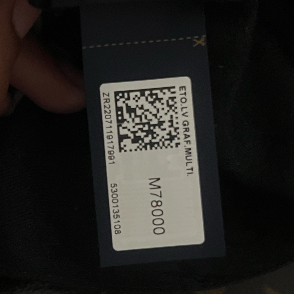 Louis Vuitton graffiti stole - Picture 6 of 7